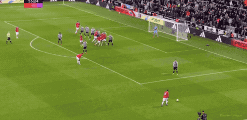 世界杯官方app下载中心-90分钟绝杀！曼联1-2遭10人纽卡逆转，卡里克首败，3-6名差3分