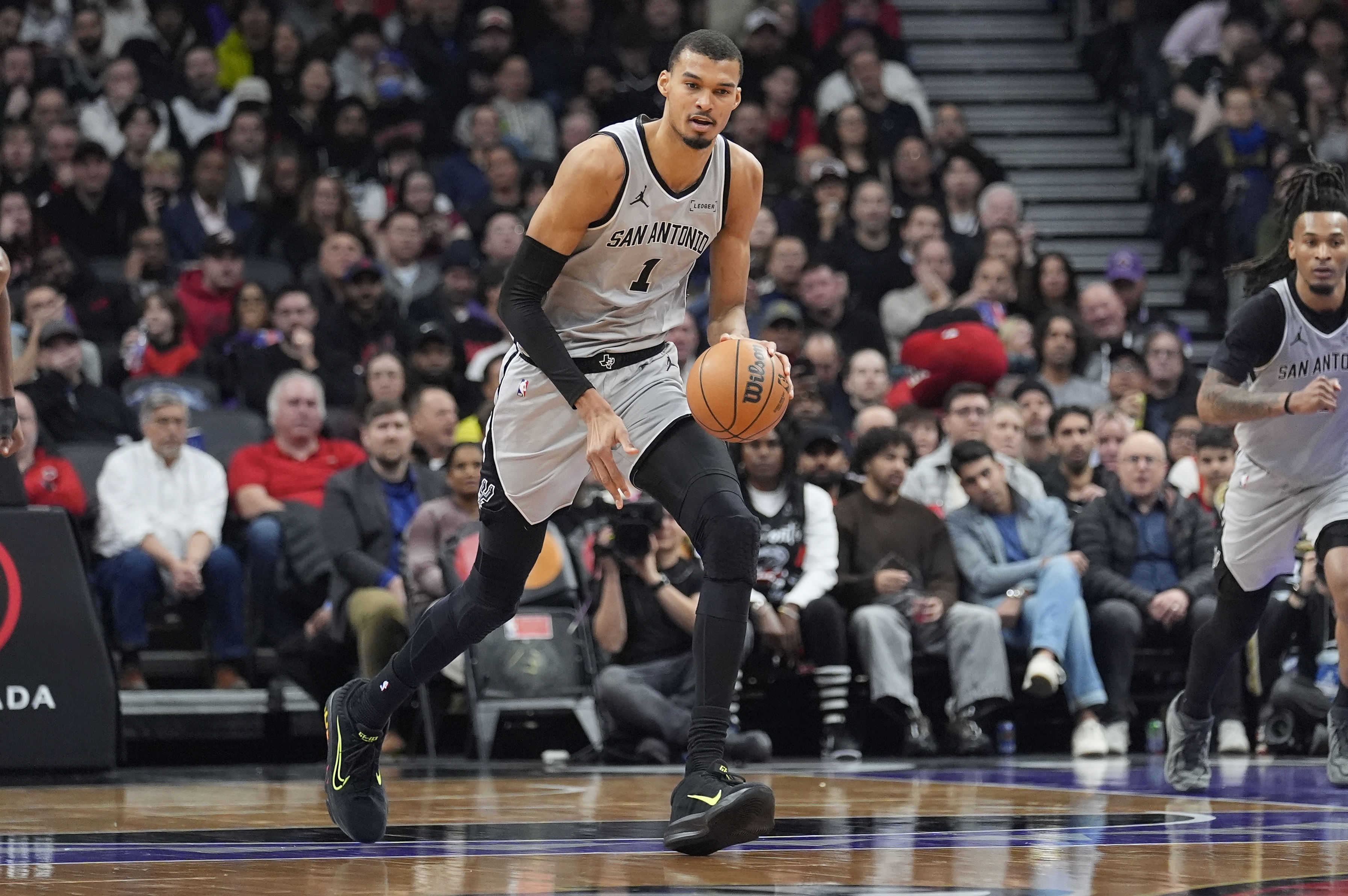 世界杯手机观看平台-NBA彩经：湖人主场小胜国王 掘金击退森林狼  骑士轻取篮网