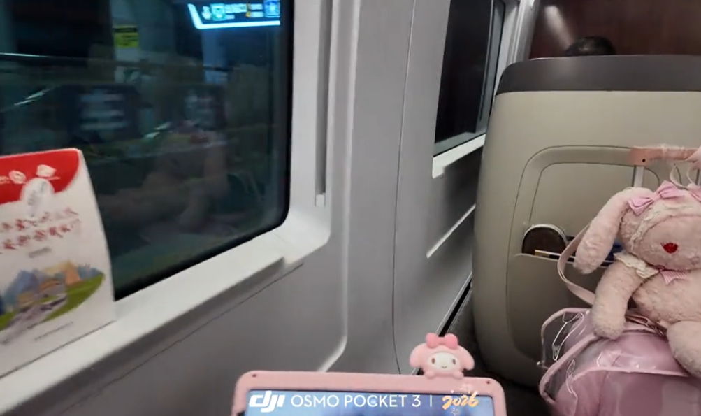 世界杯官方app下载中心-“穷养女真可怜”，买10分钟商务坐拍了9分钟，鞋子让人无语
